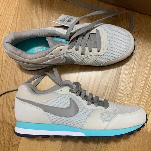 Nike MD Runner 2 | NWT | Womens Size 7 - Picture 3 of 3